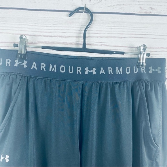 UNDER Armor casual activewear loose fit short pants Sz M - Picture 7 of 8